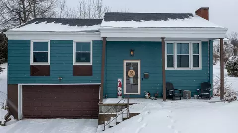 831 E 44th St, Erie, PA 16504
