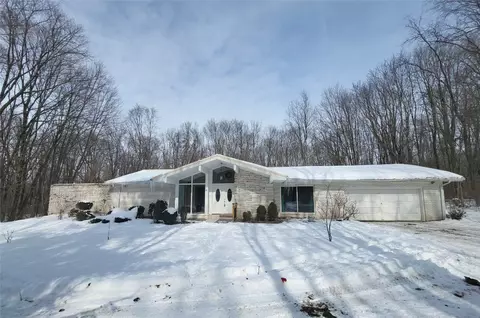 19074 E Cole Dr, Meadville, PA 16335
