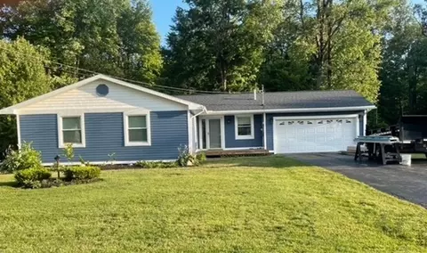 12357 Hickory Dr, Conneaut Lake, PA 16316