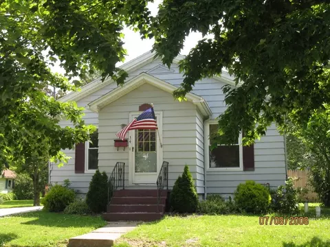 34 Cherry St, Albion, PA 16401