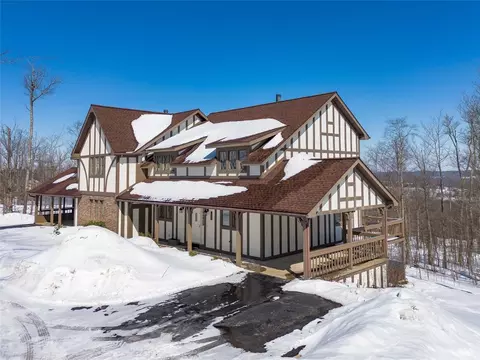 8274 Canterbury Dr, Clymer, NY 14724