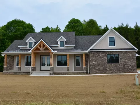 15990 Meadow Dr, Saegertown, PA 16433