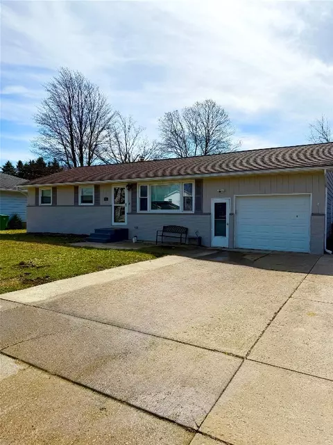 39 Dewey Dr, Girard, PA 16417