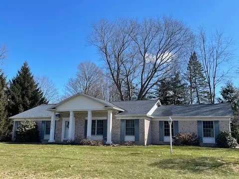 7275 Springside Dr, Fairview, PA 16415