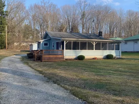 8976 S Lake Rd, Linesville, PA 16424
