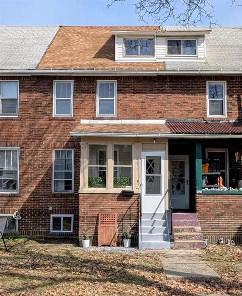 1077 Priestley Ave, Lawrence Park, PA 16511