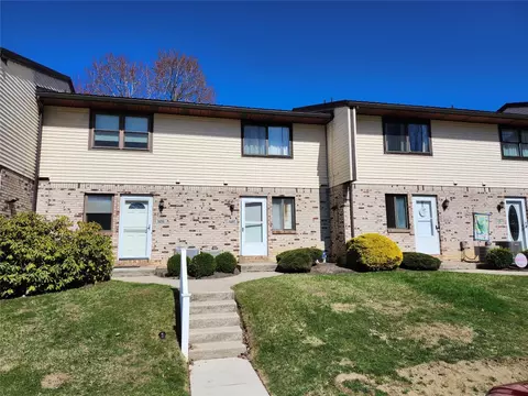 5287 Countryside Dr, Erie, PA 16511
