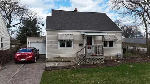 758 E 37th St, Erie, PA 16504