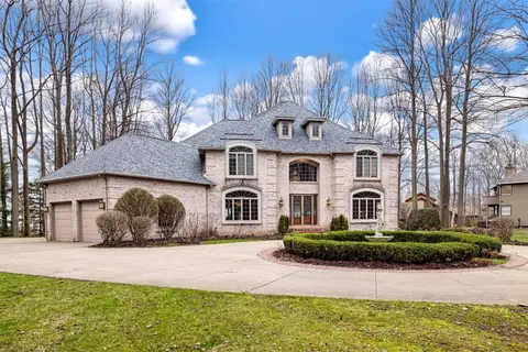 4274 Commodore Dr, Erie, PA 16505