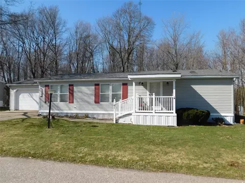 1865 Northwood Ln, Erie, PA 16509