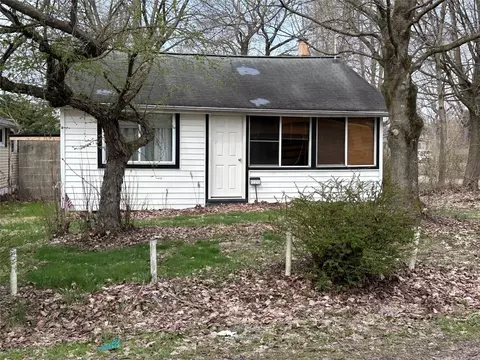 12213 Mantor St, Conneaut Lake, PA 16316