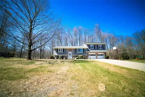 3350 Woodrose Ln, Erie, PA 16510