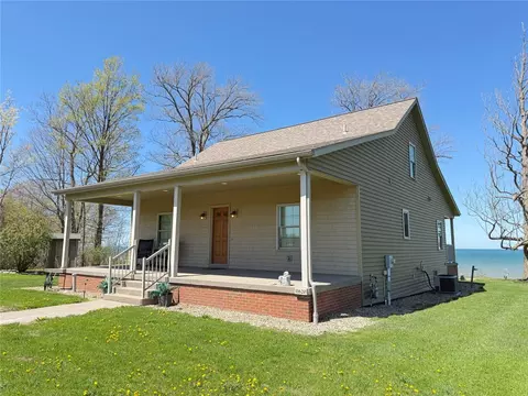 11620 Old Lake Rd, North East, PA 16428