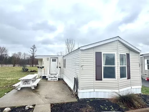 17 Carroll Ct, Mckean, PA 16426
