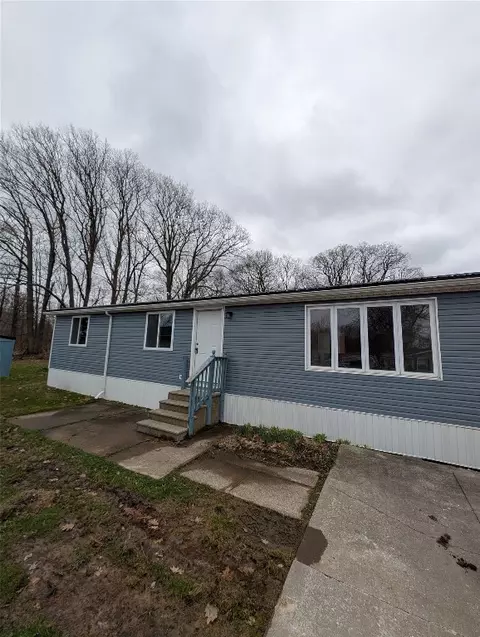 8229 Timberwood Ln, Erie, PA 16509