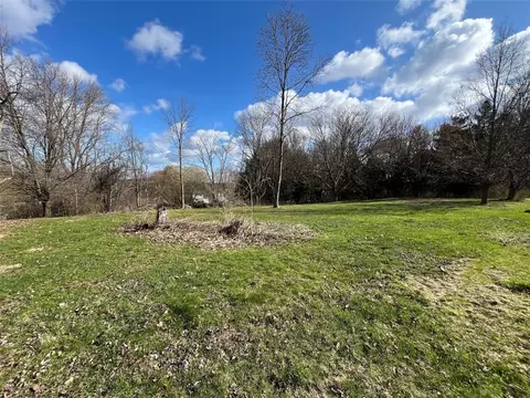 5913 Hillhaven Dr, Erie, PA 16509