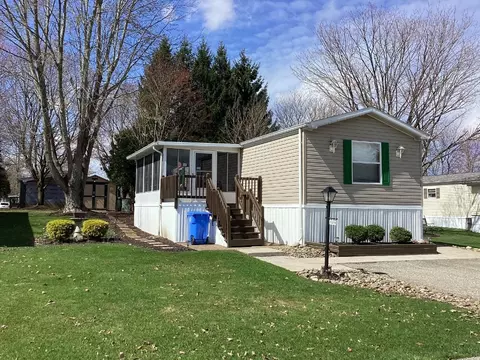7370 Holly Dale Dr, Erie, PA 16509