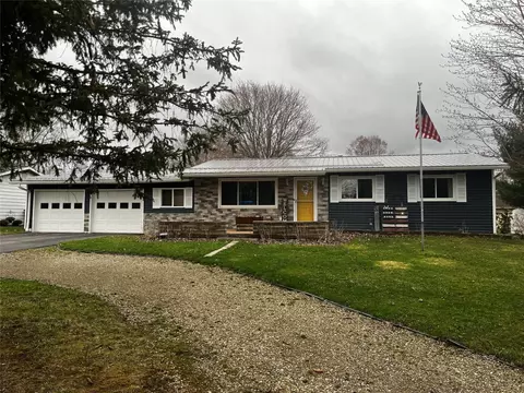 12361 Lakeside Dr, Conneaut Lake, PA 16316