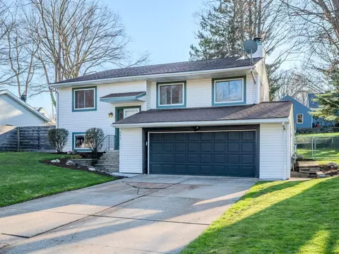 244 Harbor Rd, Erie, PA 16511