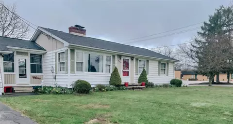 860 Cherry St, Waterford, PA 16441