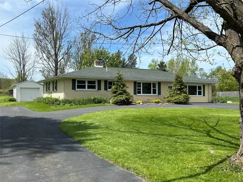 9982 Peach St, Waterford, PA 16441