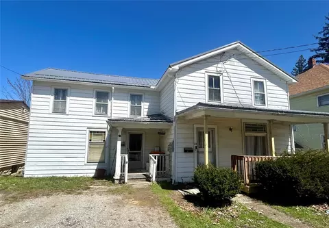 21 Grove St, Corry, PA 16407