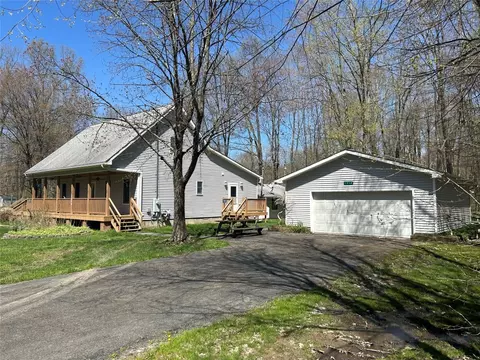 1358 Lakeview Dr, Jamestown, PA 16134