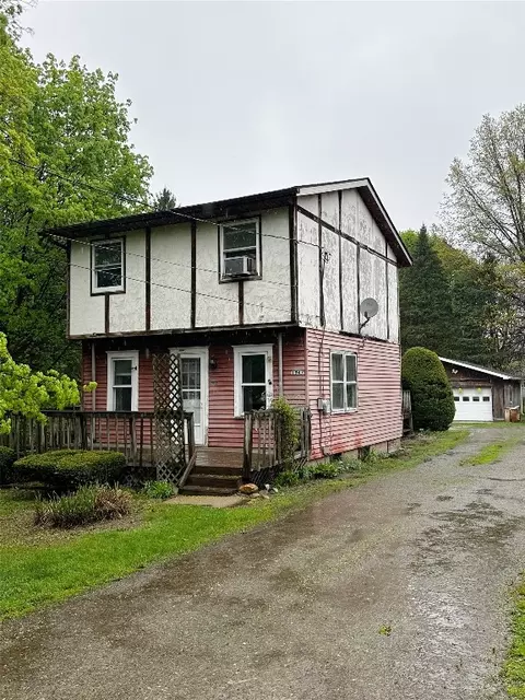 1947 Saltsman Rd, Erie, PA 16510
