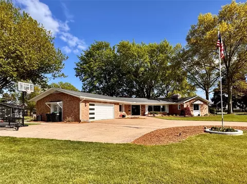 1125 Candy Ln, Erie, PA 16505