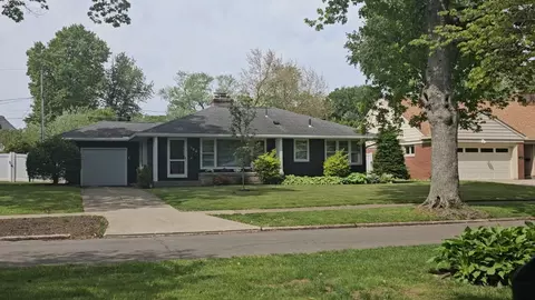 304 Mohawk Dr, Erie, PA 16505