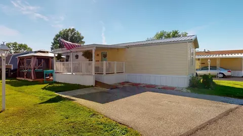 2722 Greenacre Dr, Erie, PA 16506