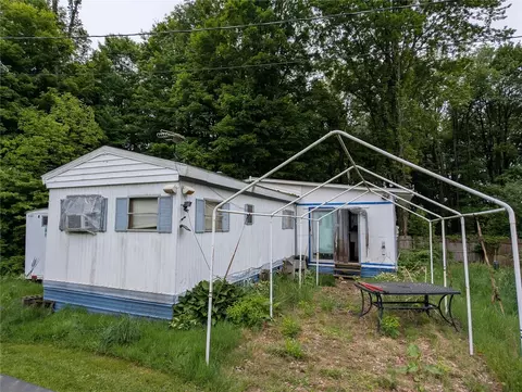12838 Reed Ave, Conneaut Lake, PA 16316