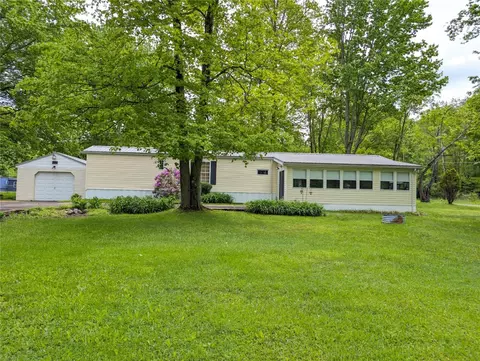 8734 Colonial Ln, Linesville, PA 16424