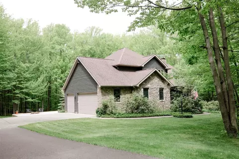 9080 Eureka Rd, Girard, PA 16417