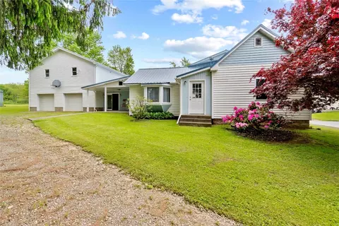 726 East St, Corry, PA 16407