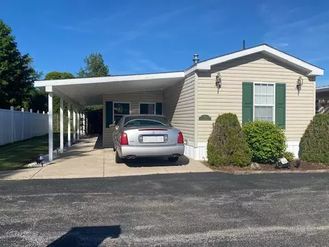 831 Douglas Dr, Erie, PA 16505