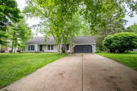 104 Hillcrest Dr, Edinboro, PA 16412