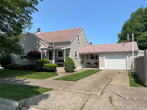 1360 W 35th St, Erie, PA 16508