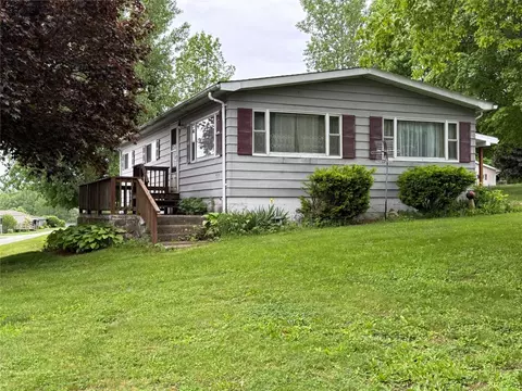 210 George St, North East, PA 16428