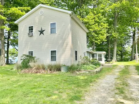 10620 N Edgewood Dr, Lake City, PA 16423