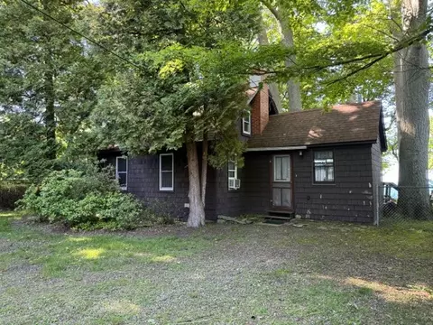 10634 N Edgewood Dr, Lake City, PA 16423
