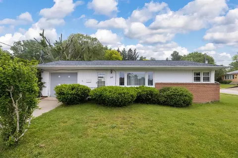1303 Anna Ct, Erie, PA 16504
