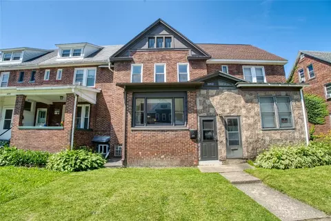 1052 Priestley Ave, Erie, PA 16511