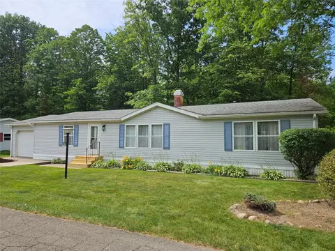 1895 Northwood Ln, Erie, PA 16509
