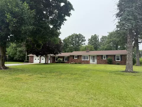 9040 W Lake Rd, Lake City, PA 16423