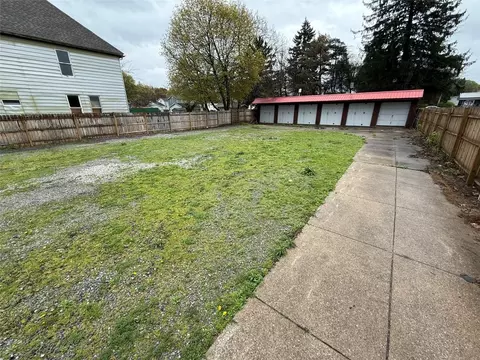 425 E 26th St, Erie, PA 16503