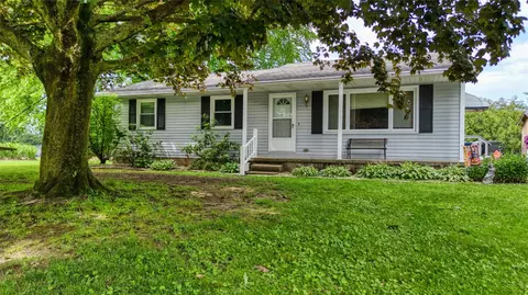 7712 Lakewood Dr, Fairview, PA 16415