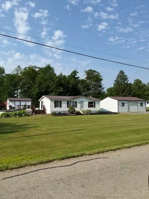 9034 Lake Ln, Meadville, PA 16335