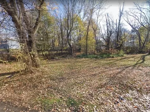 E 18th Street, Erie, PA 16503