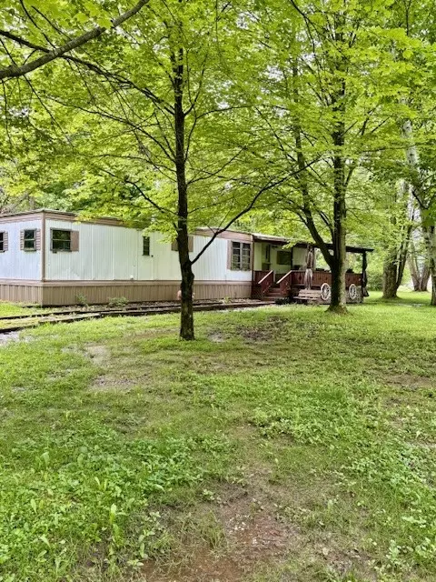 8520 Colonial Ln, Jamestown, PA 16134
